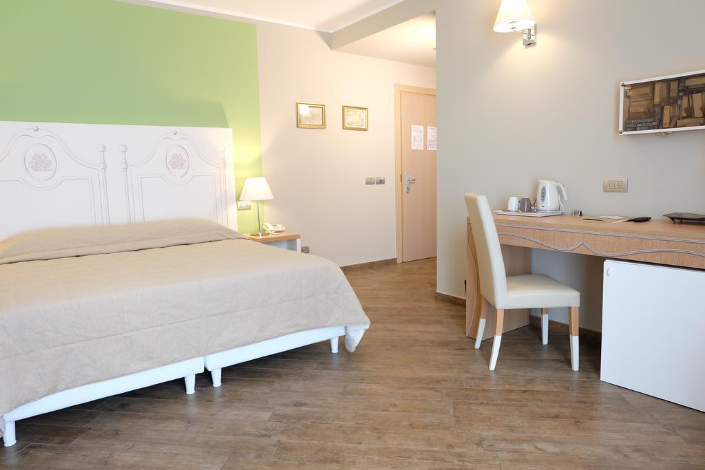 Hotel Monteverde Acqui Terme Bagian luar foto